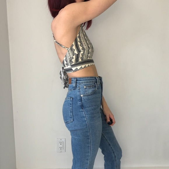 ❌SOLD Tie Back Crop Top - Picture 4 of 4